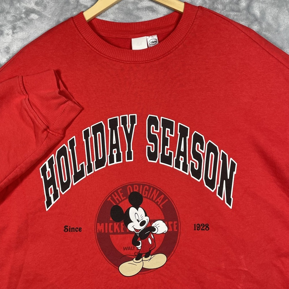 H&M Disney Mickey Mouse Holiday Season Red Graphic Sweatshirt Mens Medium